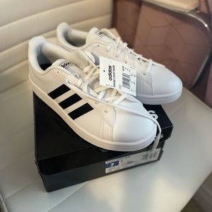 Brand new adidas grand court women’s size 7